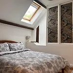 Charming Retreat With Garden Courcite