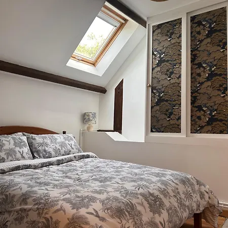 Charming Retreat With Garden Courcite
