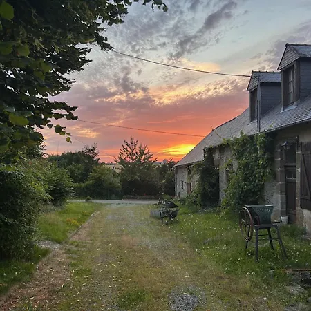 Charming Retreat With Garden Courcite