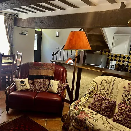 Charming Retreat With Garden Courcite